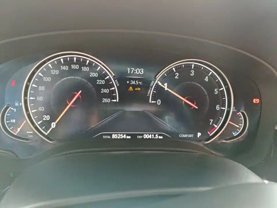 BMW 5 Series 2018 — фото 10