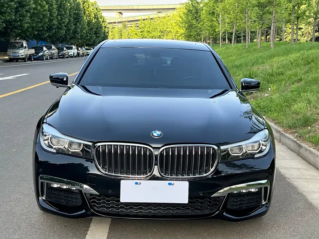 BMW 7 Series 2018 — фото 12