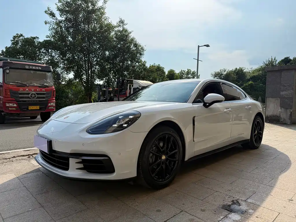 Porsche Panamera 2018 — фото 1