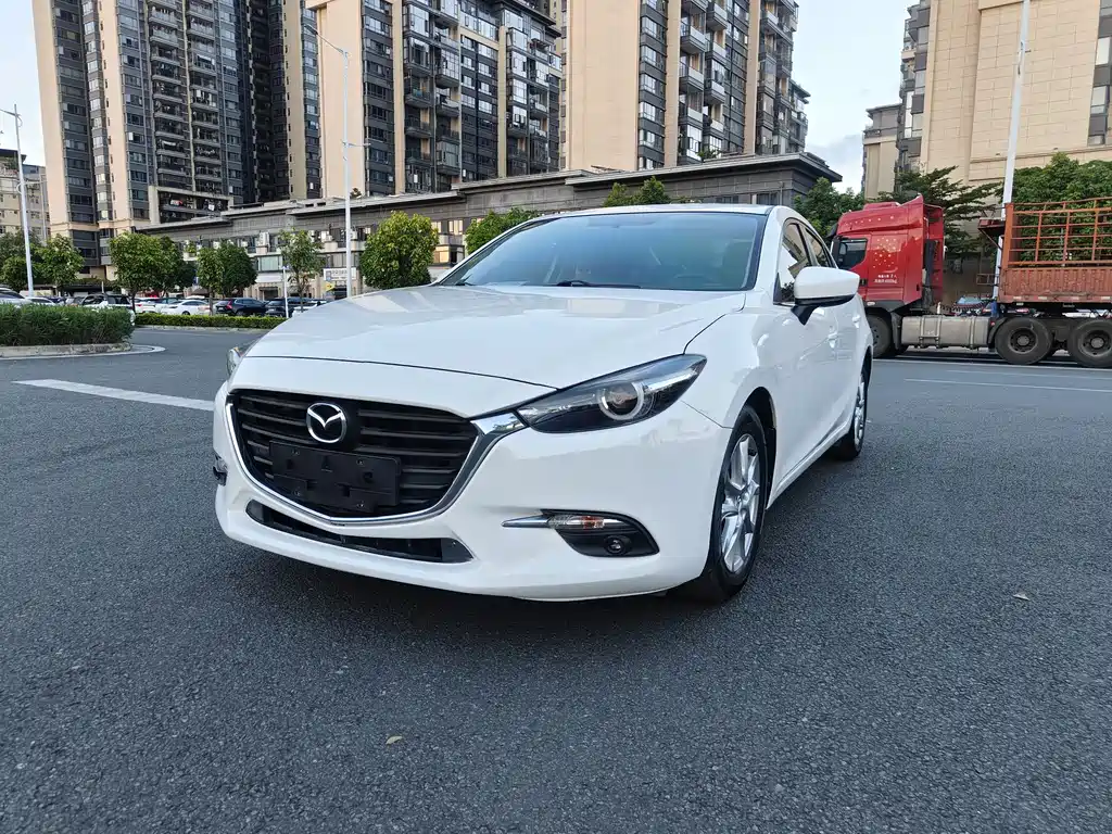 Mazda 3 Axela 2017 — фото 1