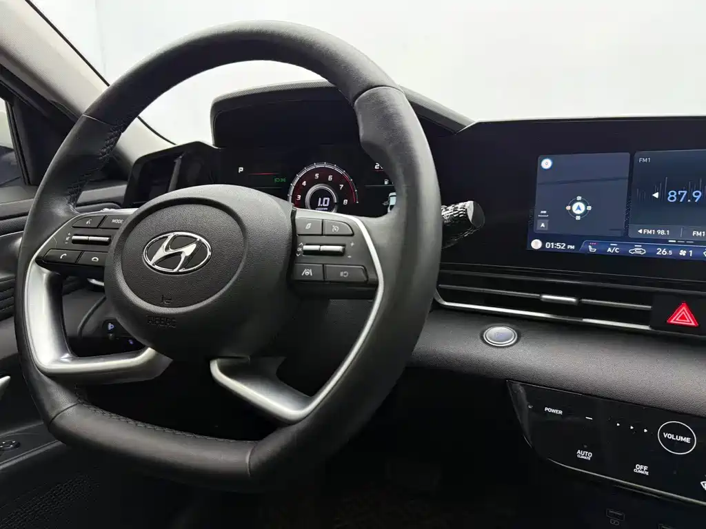 Hyundai Elantra 2023 — фото 9