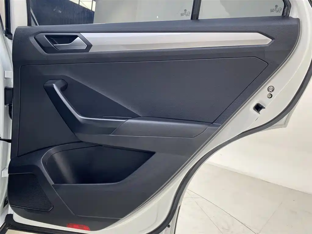 Volkswagen T-Roc 2022 — фото 15