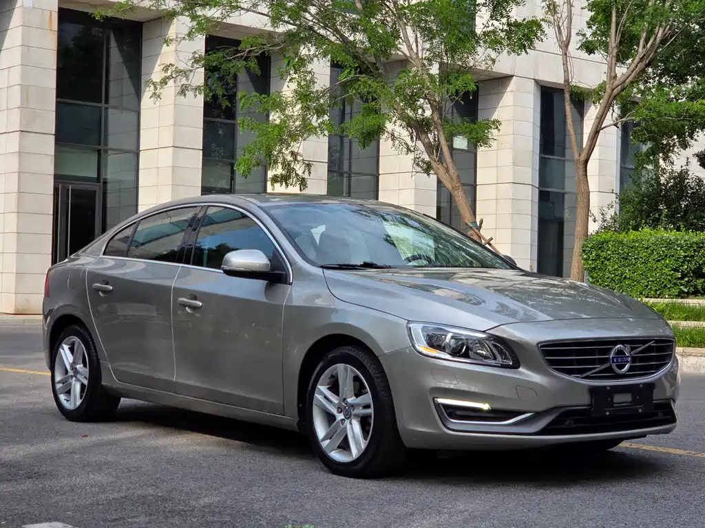 Volvo S60 2015 — фото 11