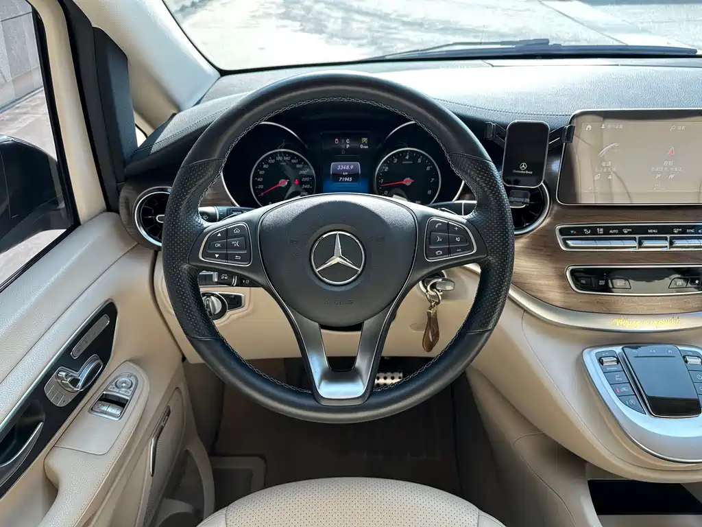Mercedes-Benz V-Class 2021 — фото 9