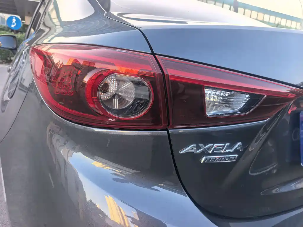 Mazda 3 Axela 2018 — фото 14