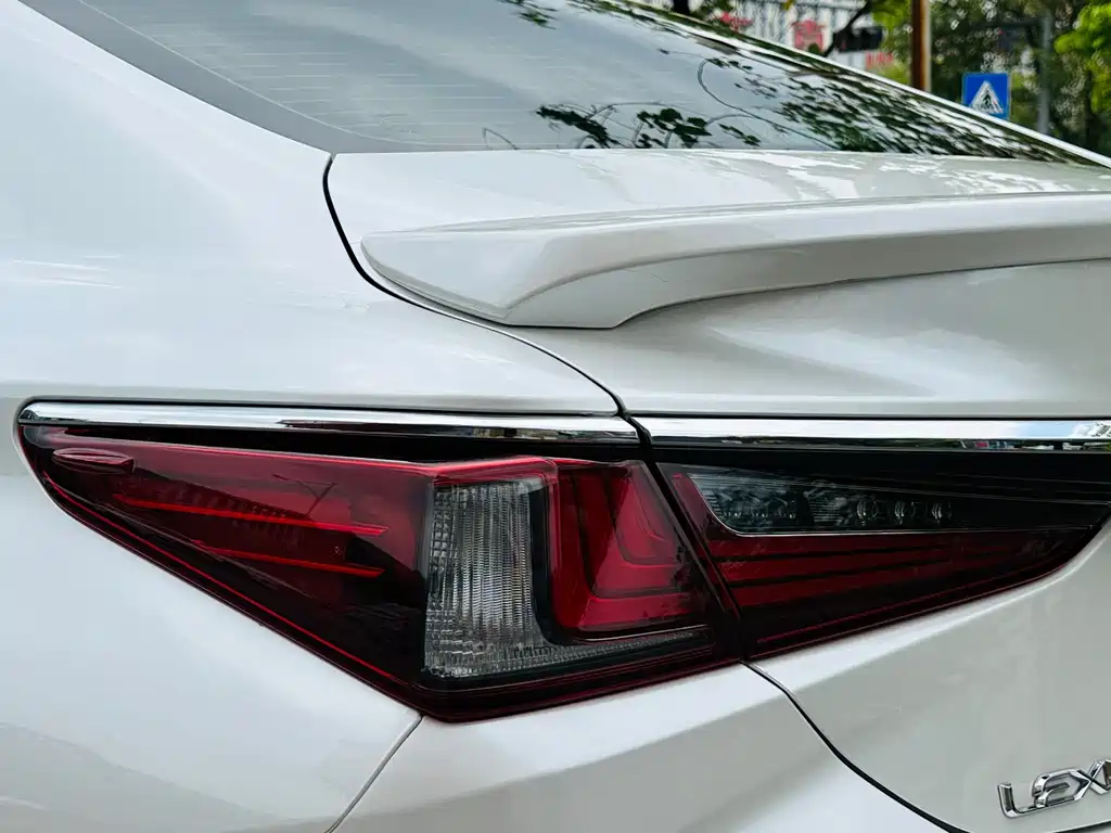 Lexus ES 2023 — фото 11