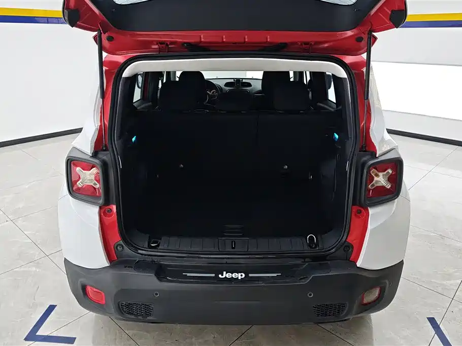 Jeep Renegade 2018 — фото 4