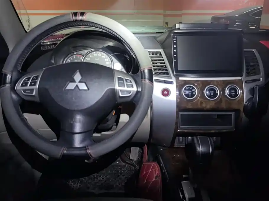 Mitsubishi Pajero Sport 2016 — фото 12