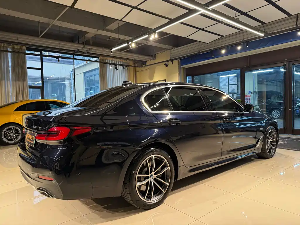 BMW 5 Series New Energy 2023 — фото 24