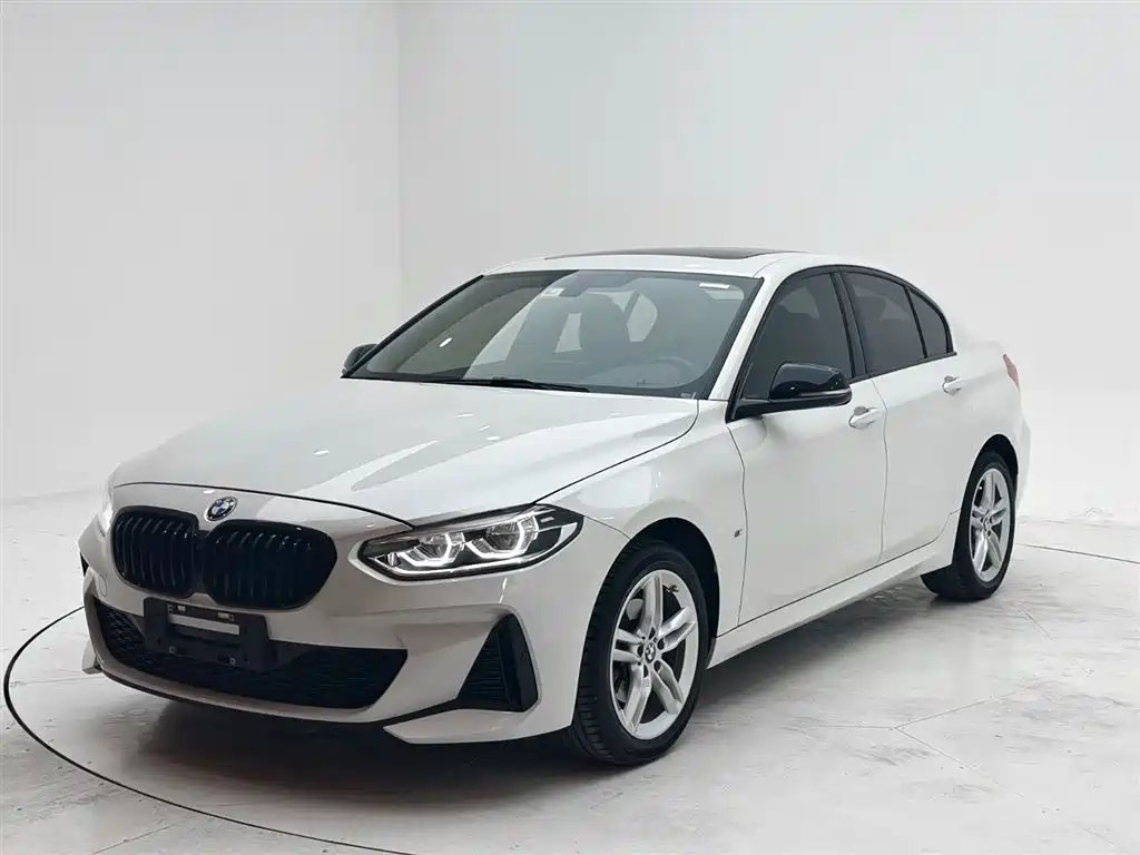 BMW 1 Series 2022 — фото 1
