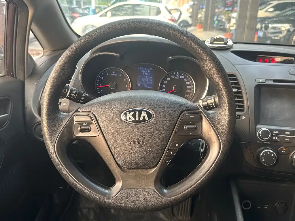 Kia K3 2014 — фото 11