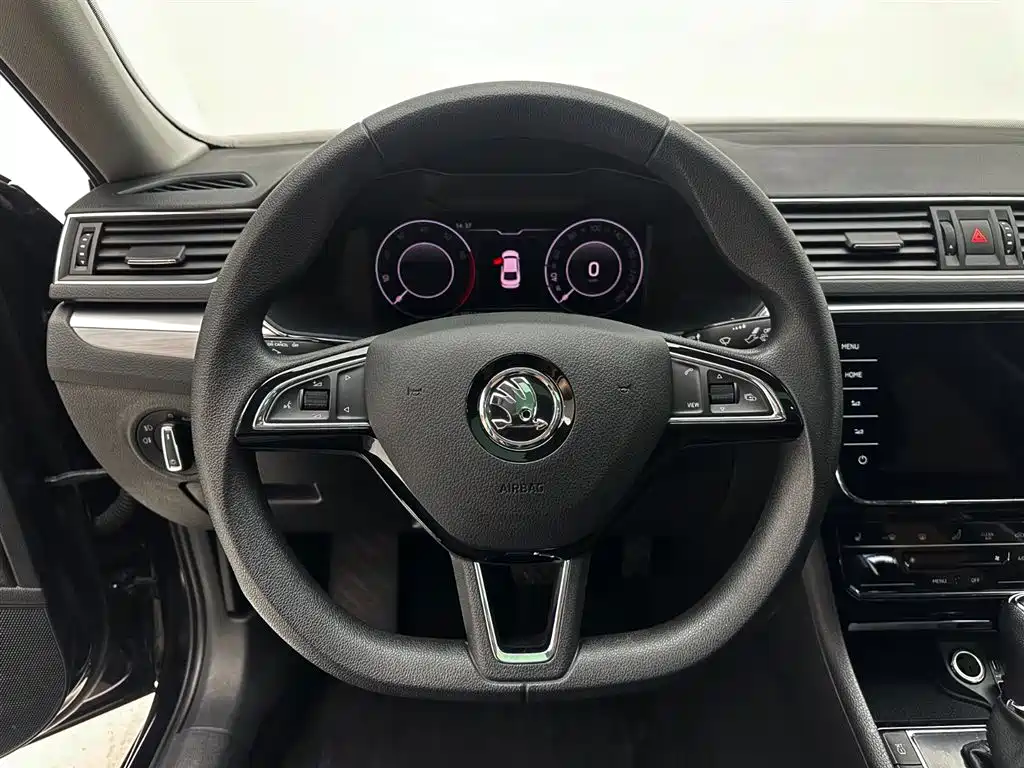 Skoda Superb 2023 — фото 11