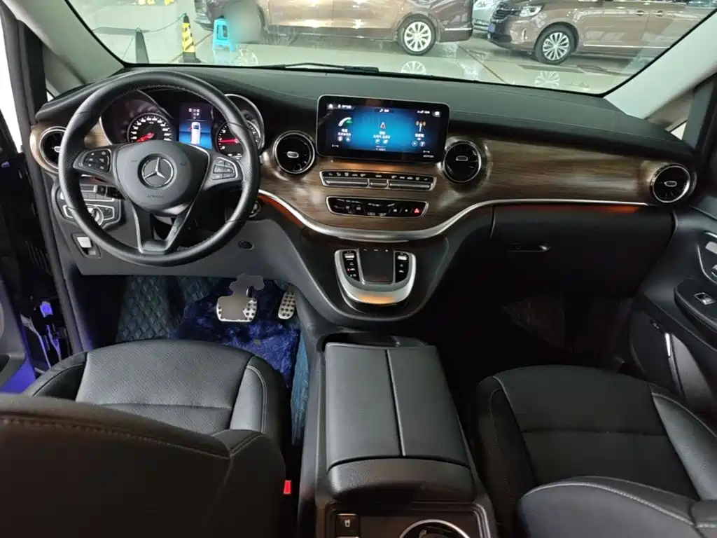 Mercedes-Benz V-Class 2022 — фото 10