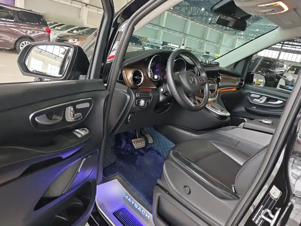 Mercedes-Benz V-Class 2022 — фото 16