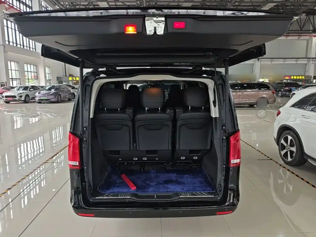 Mercedes-Benz V-Class 2022 — фото 19