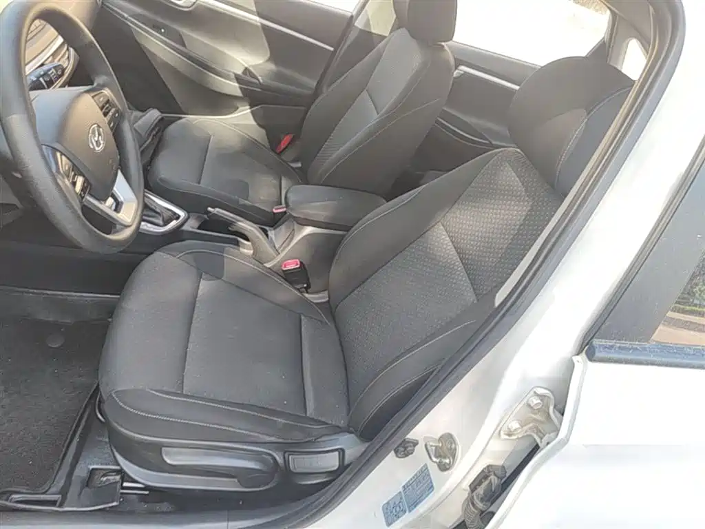Hyundai Elantra 2018 — фото 15
