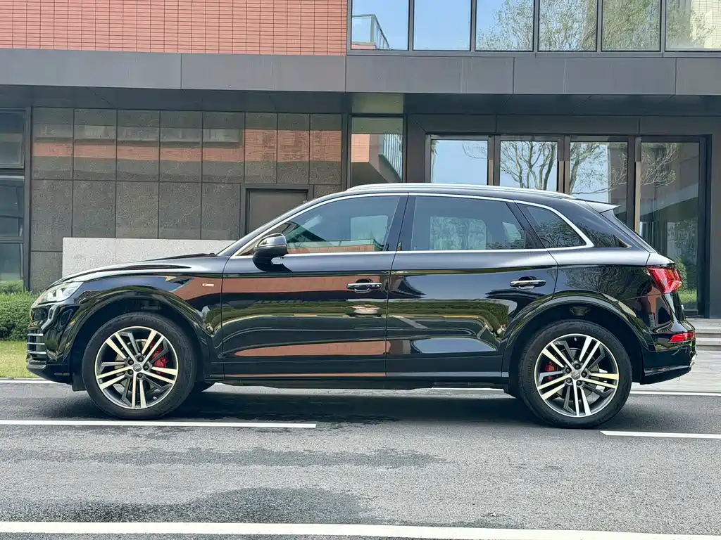 Audi Q5L 2020 — фото 14
