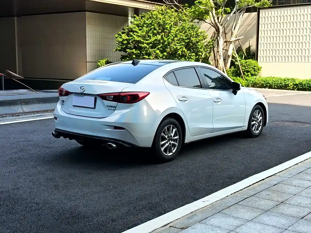 Mazda 3 Axela 2018 — фото 4
