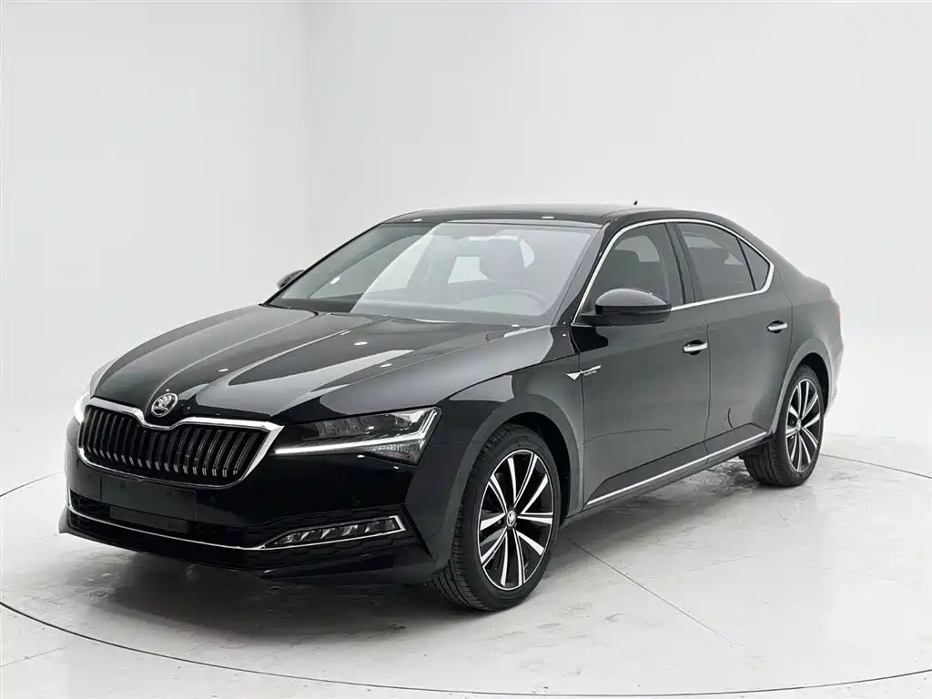 Skoda Superb 2023 — фото 1