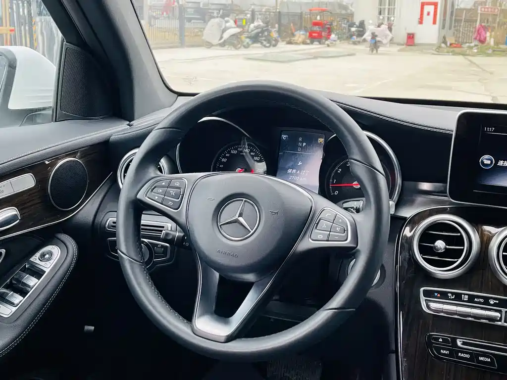 Mercedes-Benz GLC 2017 — фото 9