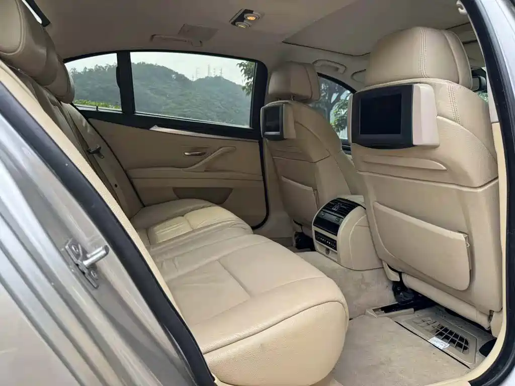 BMW 5 Series 2012 — фото 10