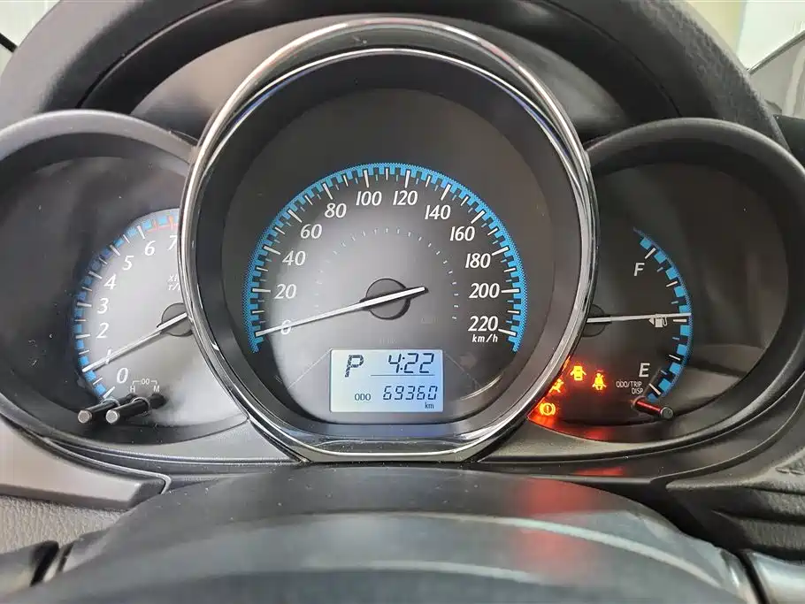 Toyota Yaris L 2017 — фото 14
