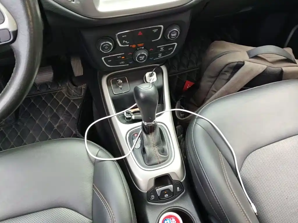 Jeep Compass 2018 — фото 14