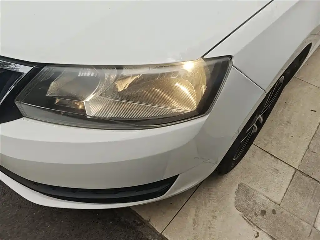 Skoda Rapid Spaceback 2016 — фото 24