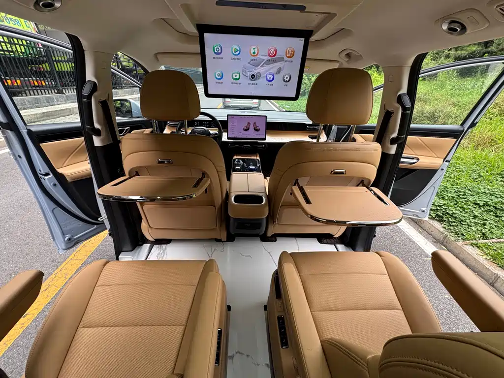 GAC Motor E8 PHEV 2024 — фото 10