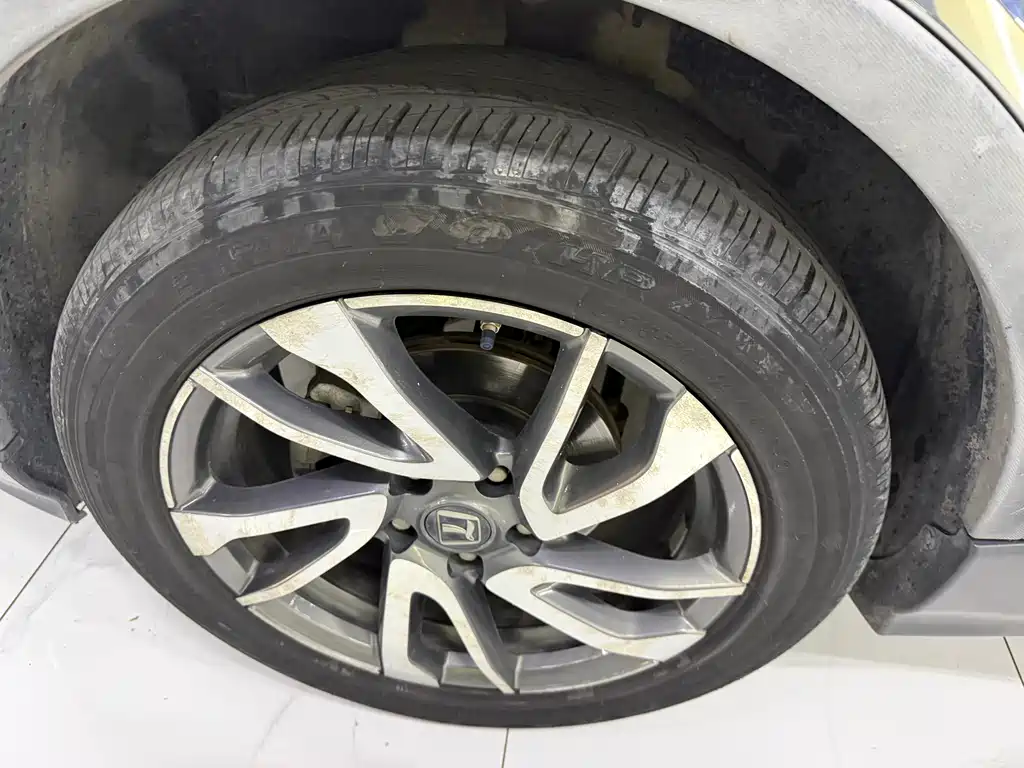 Luxgen U5 SUV 2018 — фото 16