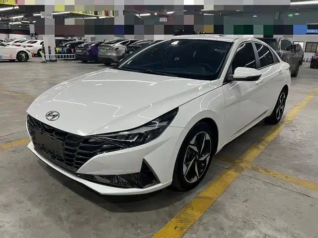 Hyundai Elantra 2023 — фото 1