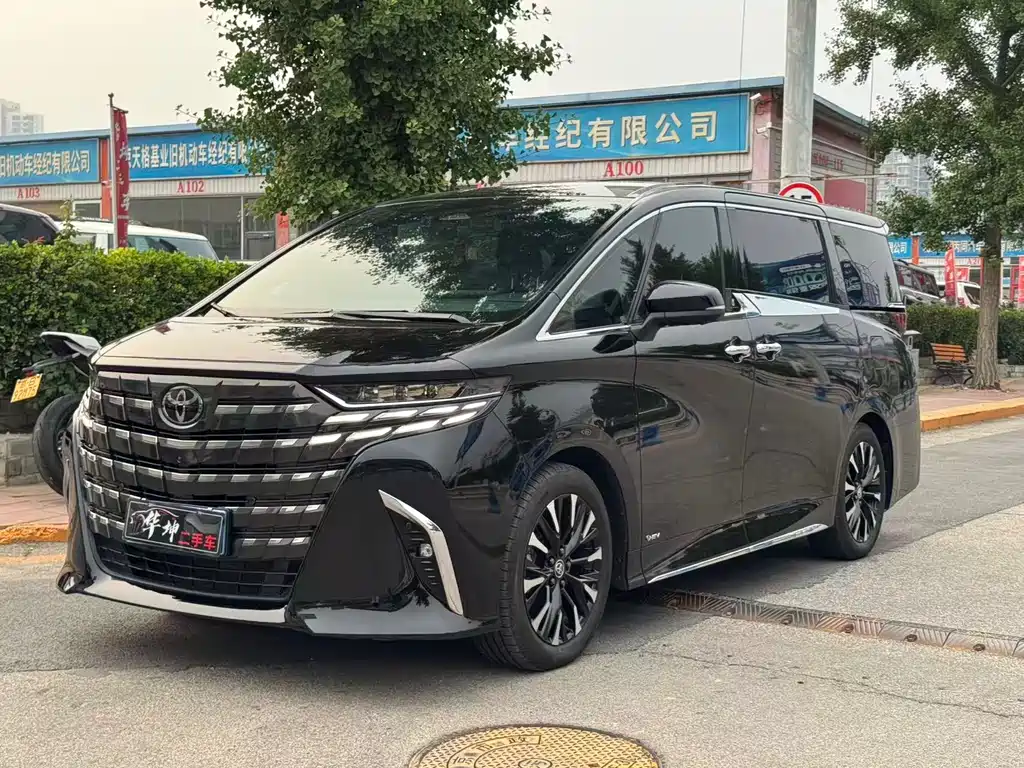 Toyota Alphard 2024 — фото 1