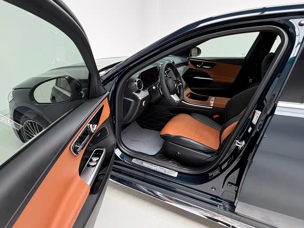 Mercedes-Benz C-Class 2023 — фото 14