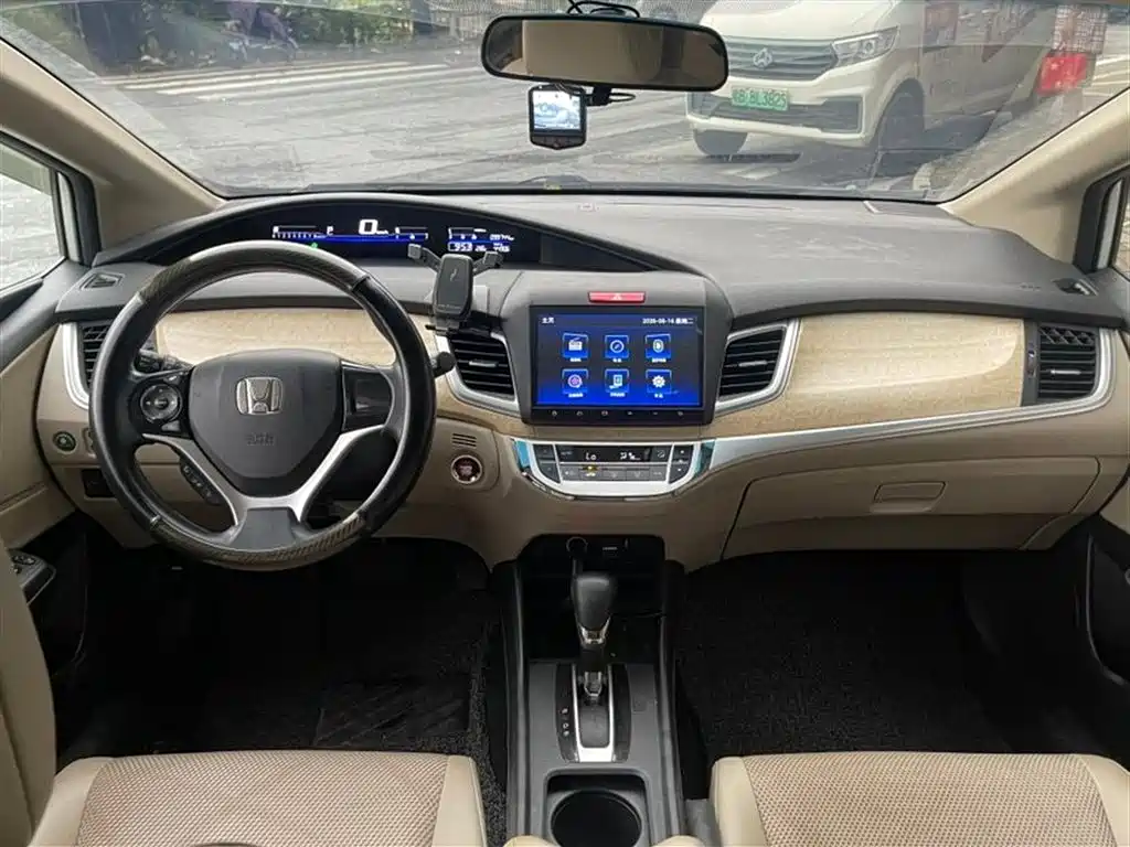 Honda Jade 2016 — фото 6