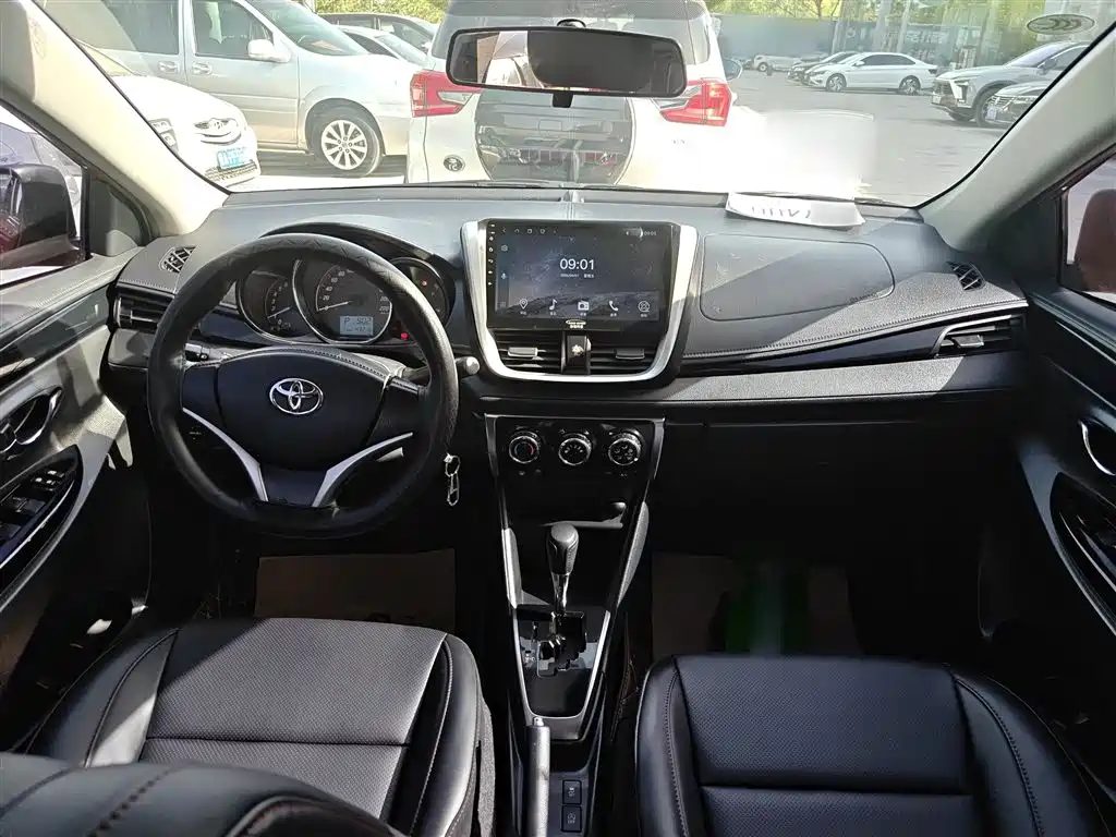 Toyota Yaris L 2020 — фото 6
