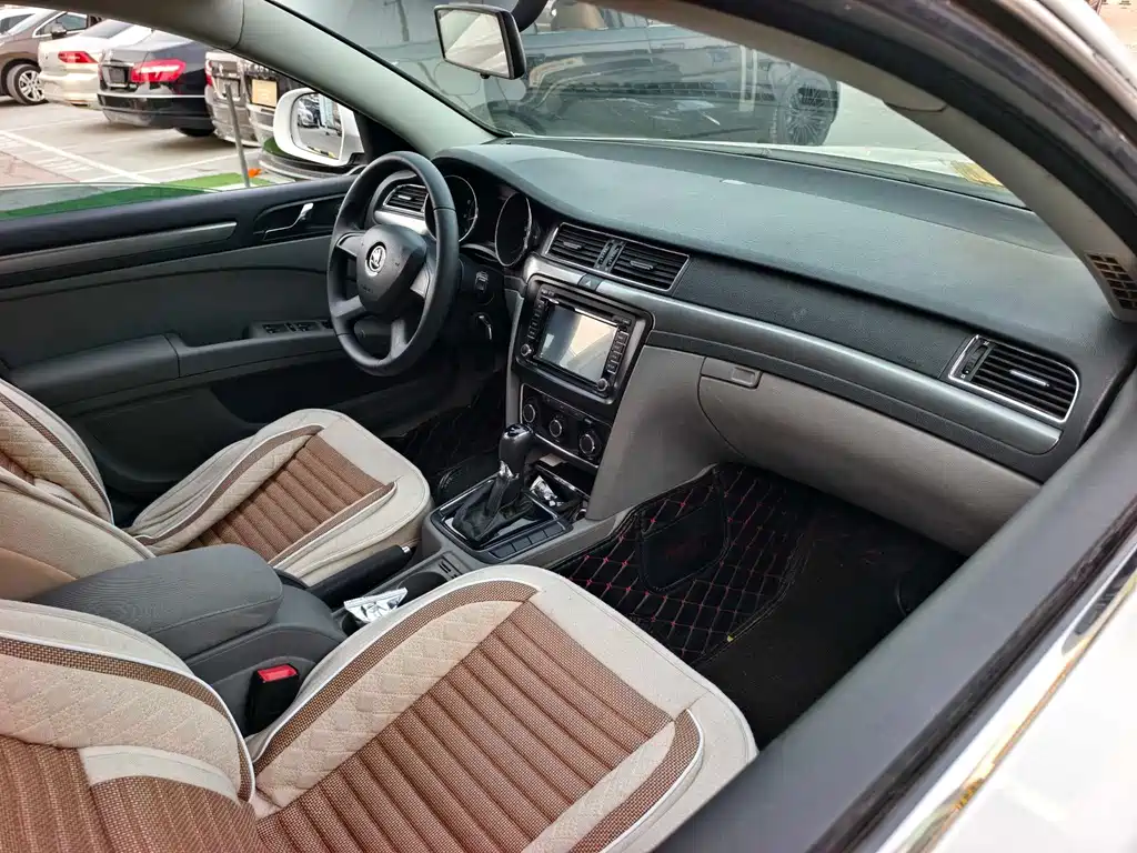 Skoda Superb 2014 — фото 15