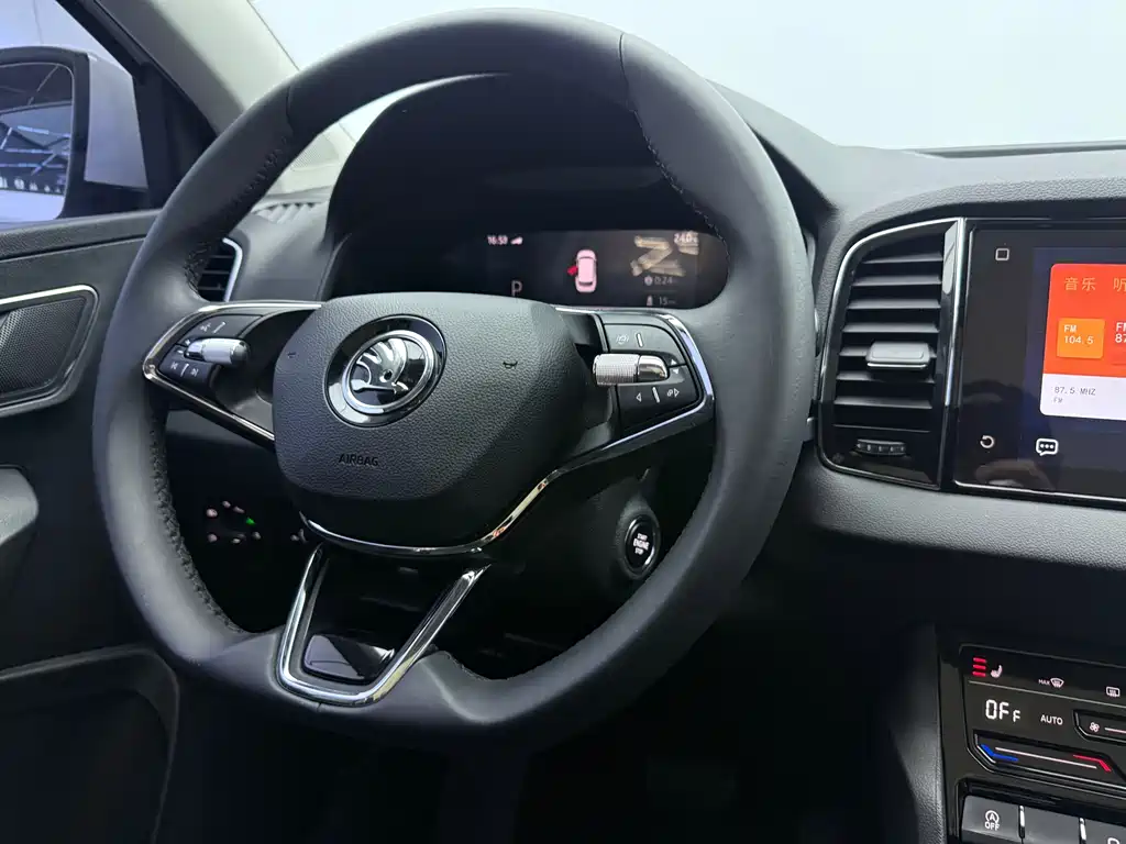 Skoda Karoq 2023 — фото 23