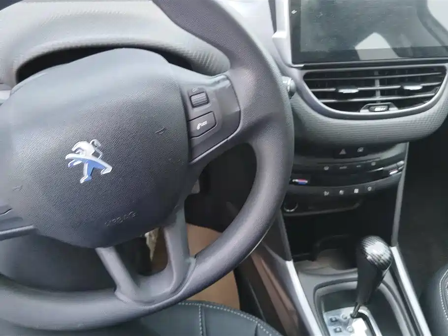 Peugeot 2008 2016 — фото 12