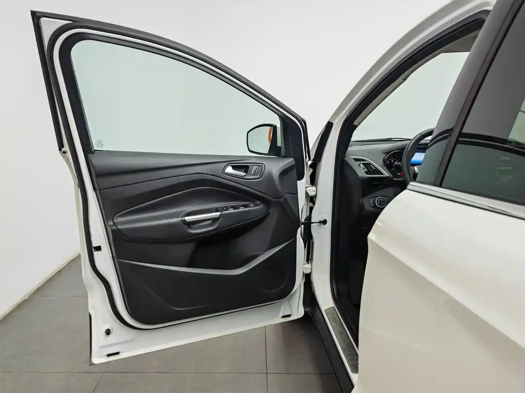 Ford Kuga 2015 — фото 8