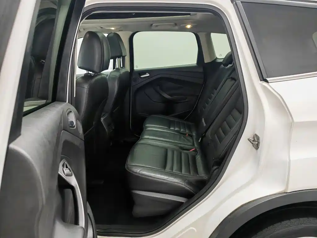 Ford Kuga 2015 — фото 15