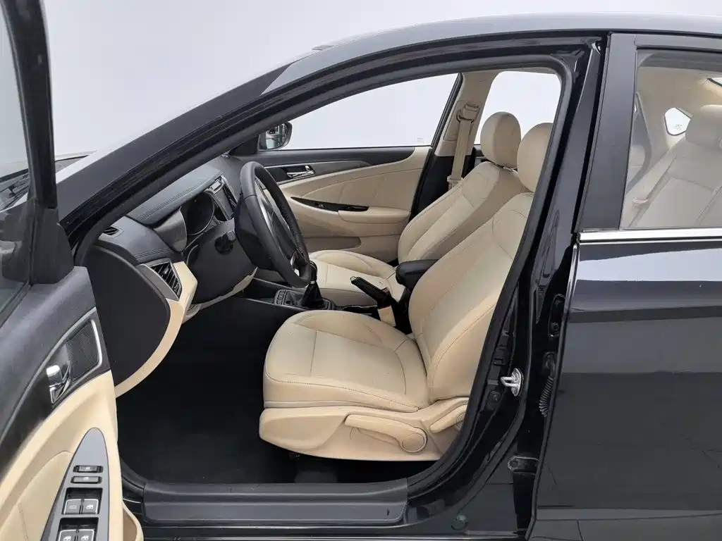 Changan Eado 2016 — фото 10