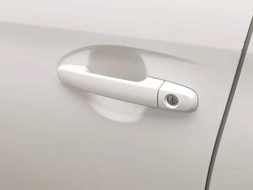 Toyota Yaris L 2016 — фото 18