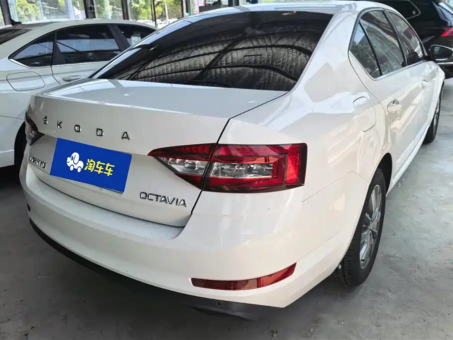 Skoda Octavia 2021 — фото 3