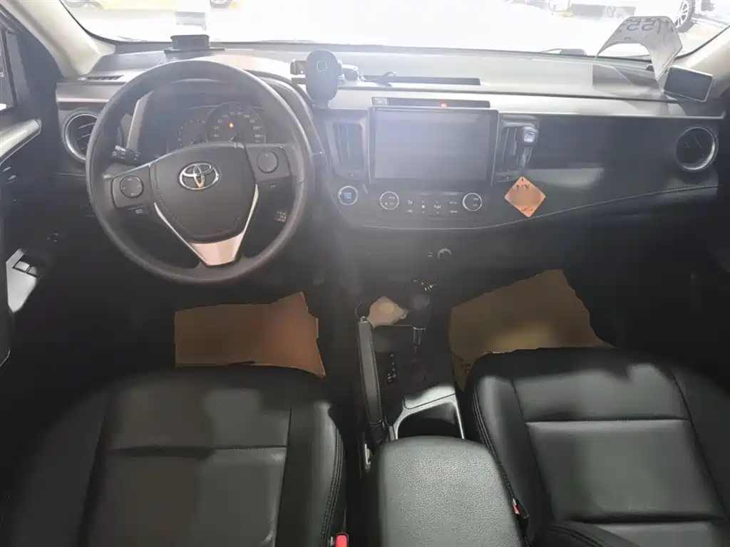 Toyota RAV4 2017 — фото 6