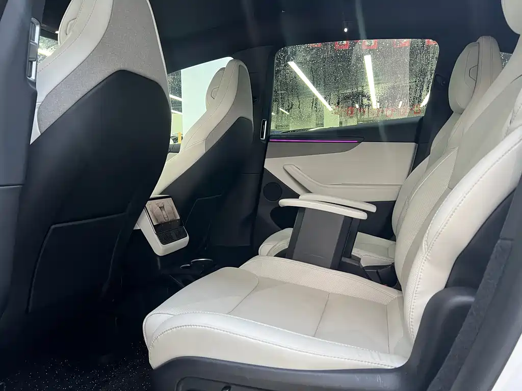 Tesla Model Y L 2025 — фото 9