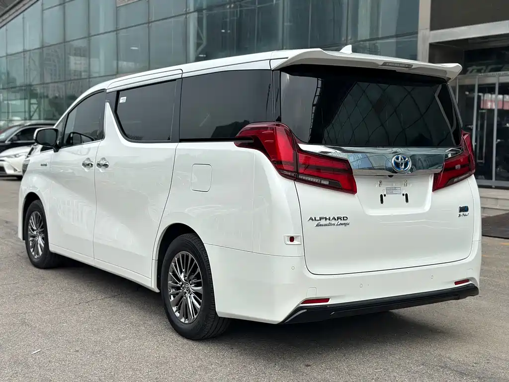 Toyota Alphard 2023 — фото 4