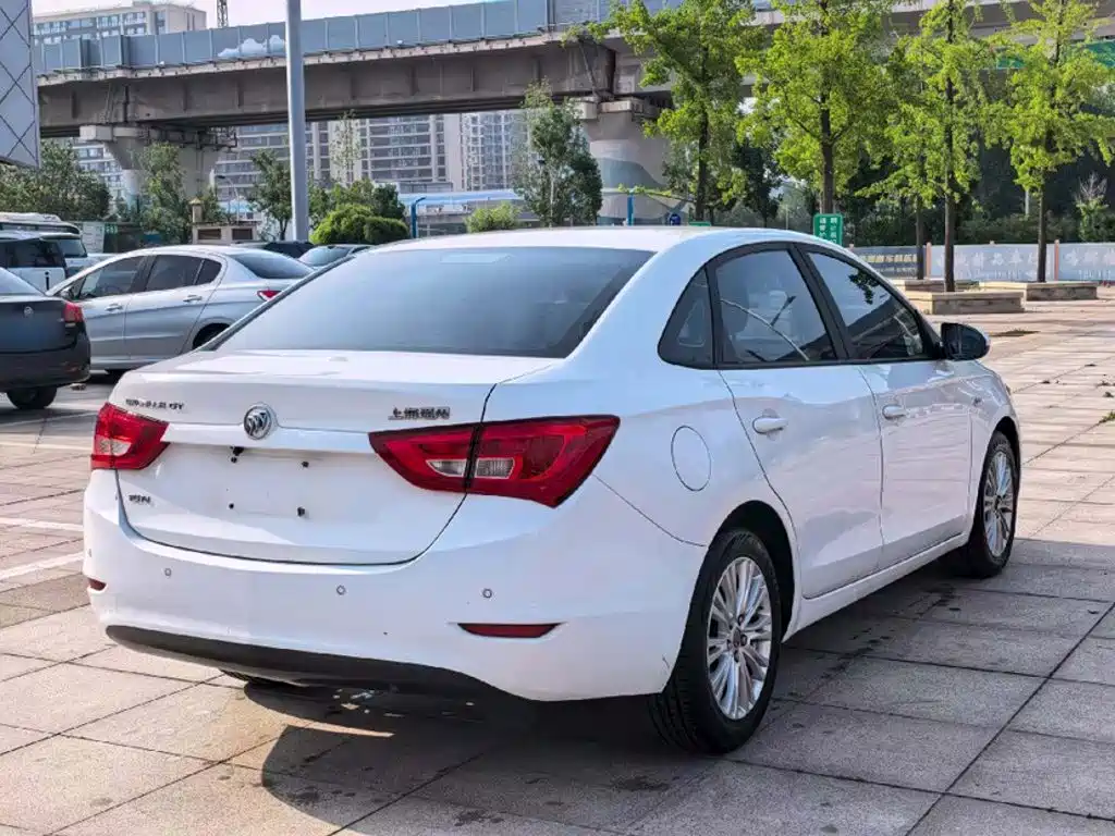 Buick Excelle 2015 — фото 10