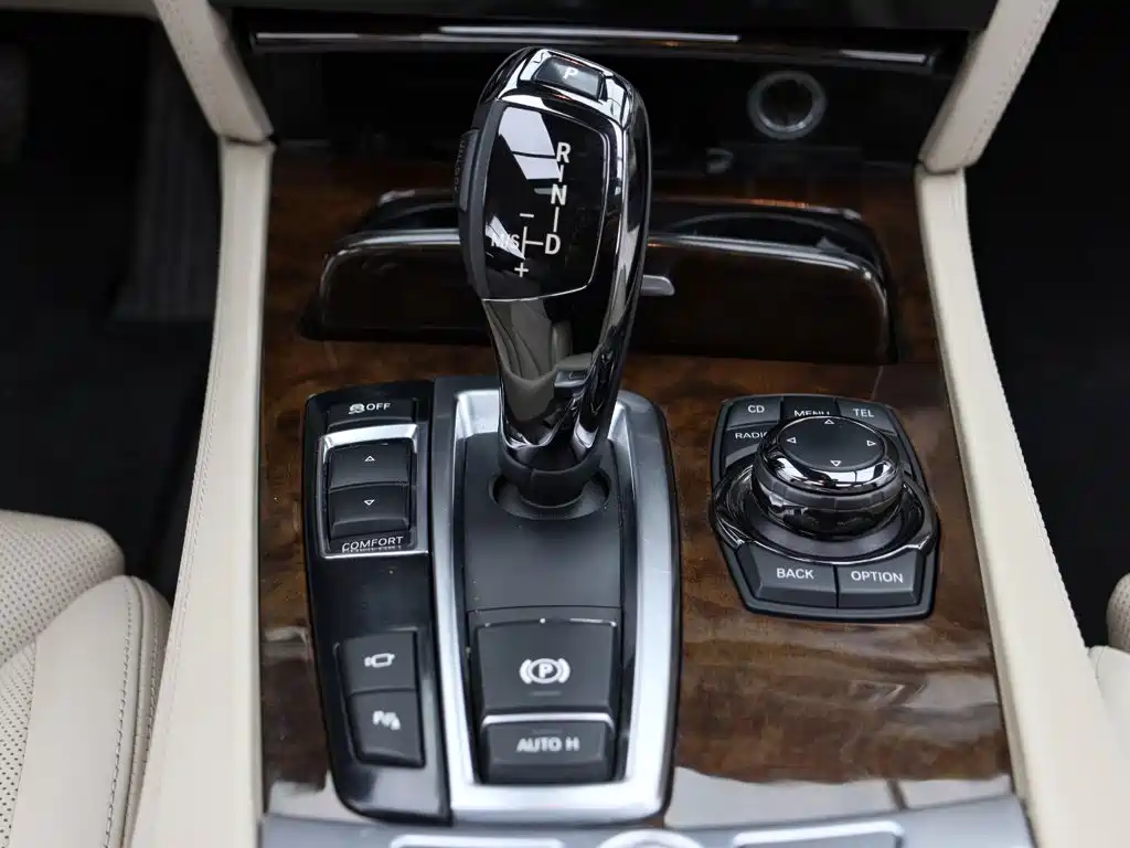 BMW 7 Series 2012 — фото 23