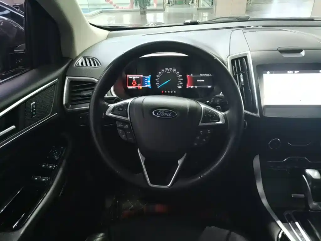 Ford Edge 2017 — фото 11