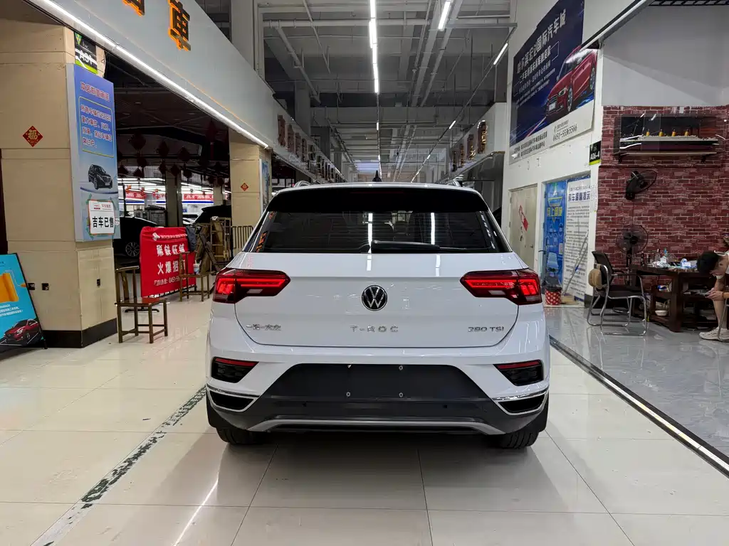 Volkswagen T-Roc 2023 — фото 8